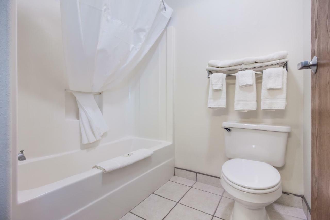 Hotel Quality & McCook